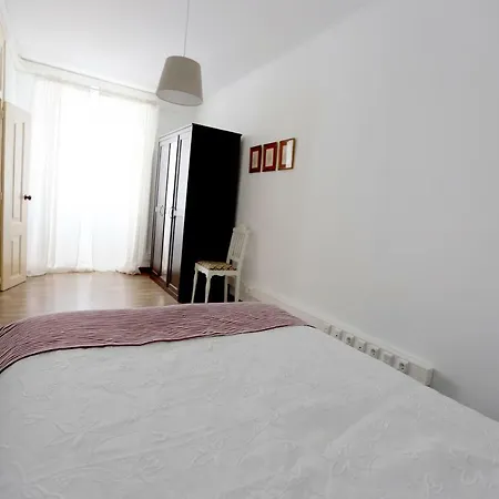 Village Apartment *